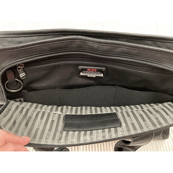TUMI Black Leather Briefcase Bag 15" Business Travel Work Office Minimalist - Picture 13 of 16